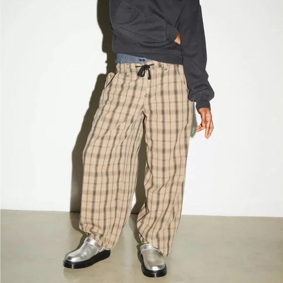 Dr. Martens Laketen Slingback Mule Tumbled Silver Metallic Size 8 NWOT - Picture 16 of 16